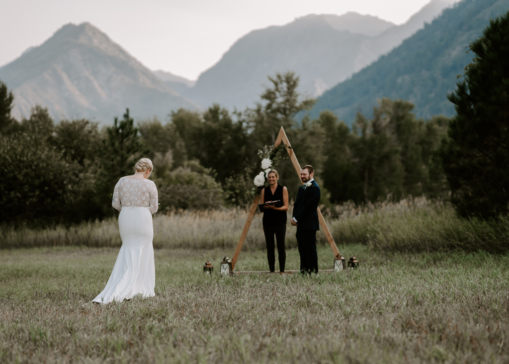 A couple exchanging vows in a mountain meadow in Leavenworth